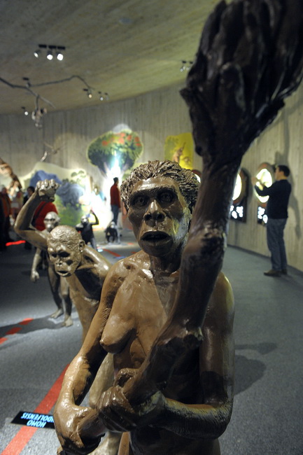 Krapina, 080210.
Novi Muzej krapinskog pracovjeka zavrsen je na svjetski poznatom lokalitetu Husnjakovo u Krapini. Krapinski je pracovjek proslavio hrvatsku znanost diljem svijeta.
Na slici: izlozak u muzeju.
Foto: Damir Krajac / CROPIX