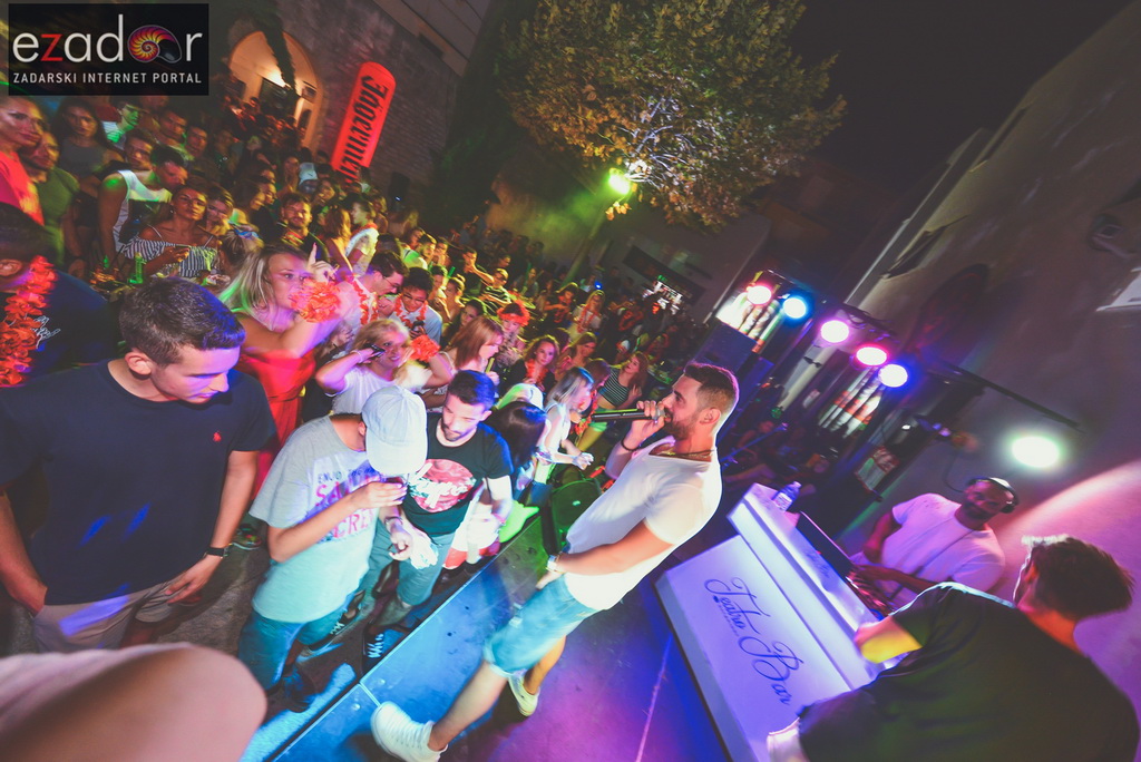 Connect @ Teatro bar & Zlatni kutić Connect @ Teatro bar & Zlatni kutić