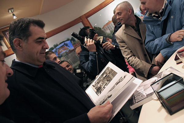 Image 1033375 (auto) Image 1033375 (auto)