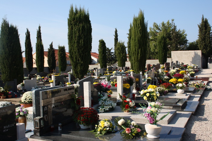 Blagdan Svih Svetih na groblju Belafuža 1. studenog 2011, Foto: Mladen Malik Blagdan Svih Svetih na groblju Belafuža 1. studenog 2011, Foto: Mladen Malik
