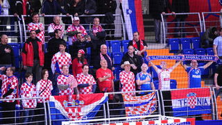Vrsac, 180112.
Dvorana Millennium.
Europsko prvenstvo u rukometu, 2 kolo
Hrvatska – Slovenija.
Na slici: Navijaci Hrvatske.
Foto: Drazen Aleksic / Cropix Vrsac, 180112.
Dvorana Millennium.
Europsko prvenstvo u rukometu, 2 kolo
Hrvatska – Slovenija.
Na slici: Navijaci Hrvatske.
Foto: Drazen Aleksic / Cropix