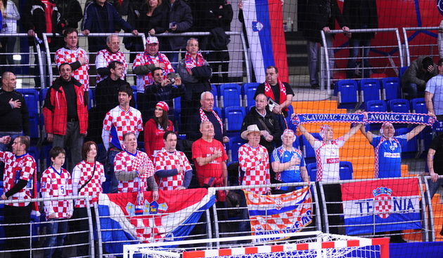 Vrsac, 180112.
Dvorana Millennium. 
Europsko prvenstvo u rukometu, 2 kolo
Hrvatska – Slovenija.
Na slici: Navijaci Hrvatske.
Foto: Drazen Aleksic / Cropix