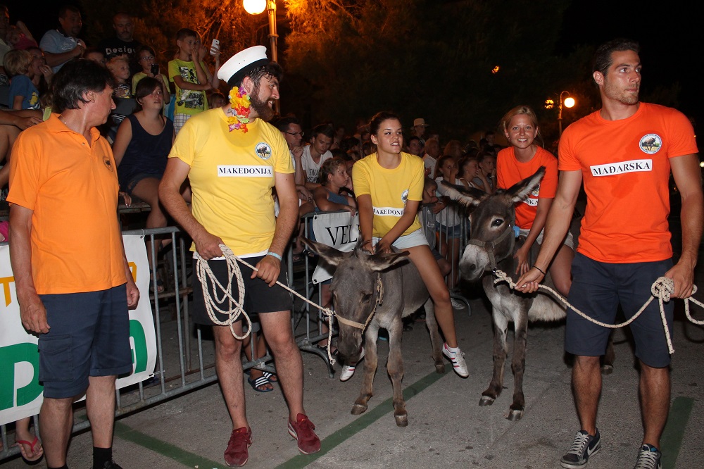 10. međunarodna trka tovarov Tisno 2015