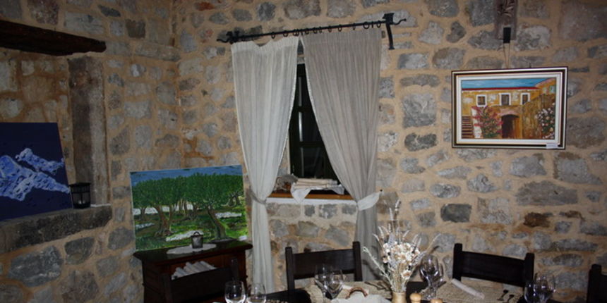 Konoba Griblja u Sukosanu: Otvorenje izlozbe slika Stipe Zrilica