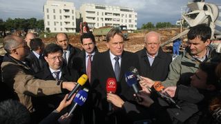 U ulici Ive Masine (Mjesni odbor Crvene kuce) gradonacelnik Bozidar Kalmeta sa suradnicima polozio je kamen temeljac. Time je svecano obiljezeni pocetak gradnje socijalnih stanova po modelu programa POS. Photo: Dino Stanin/PIXSELL