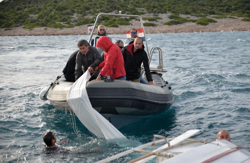 Ministra Hajdaša Dončića i posadu spašavali iz prevrnutog broda na regati Latinsko idro, Photo: Duško Jaramaz/PIXSELL