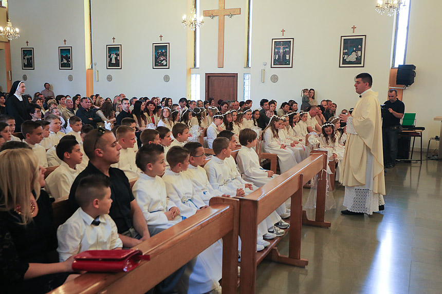Bibinje: sakrament Prve pričesti, foto-L. Banić Bibinje: sakrament Prve pričesti, foto-L. Banić