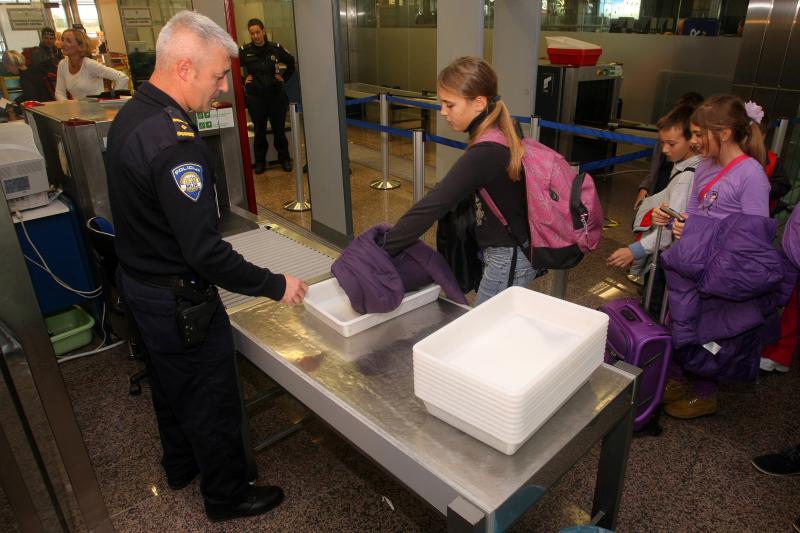 Školarci s Prvića, Silbe i Iža na Piculin poziv otputovali u Bruxelles, Photo: Dino Stanin/PIXSELL