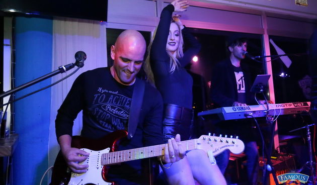 Noa & Funkblusters @ Famous Beach Bar & Grill 4. studenog 2016.