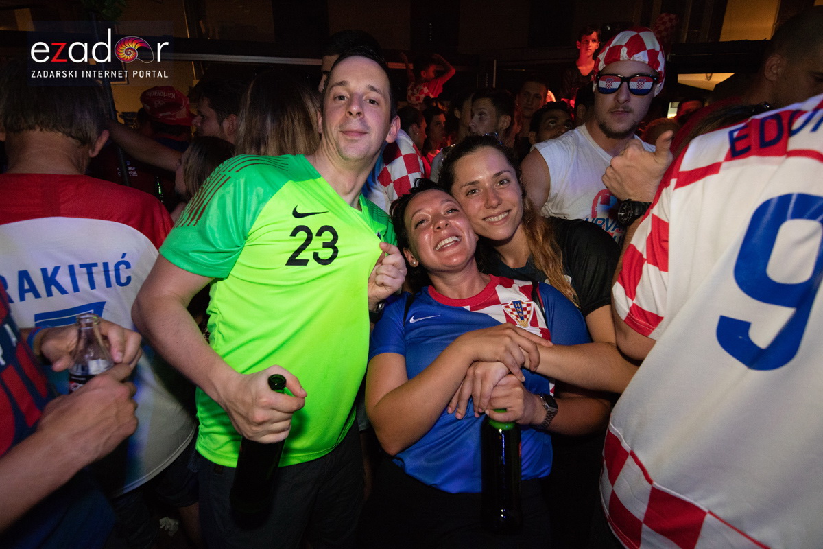 Čudesna noć: Velika fešta ulicama Zadra nakon plasmana Vatrenih u finale SP Čudesna noć: Velika fešta ulicama Zadra nakon plasmana Vatrenih u finale SP