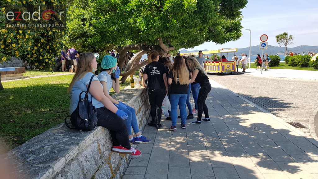 Ludijada maturanata na zadarskoj rivi