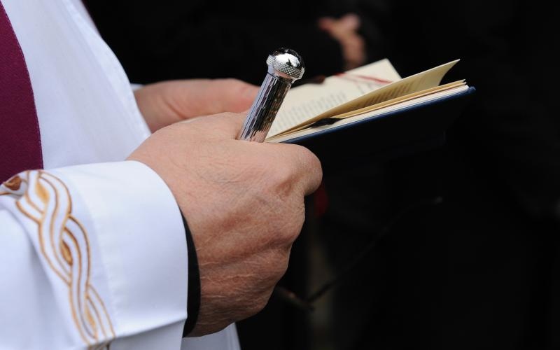 Ervenik: Na obiteljskoj grobnici obilježena 23. obljetnica stradanja obitelji Čengić, foto: Hrvoje Jelavić/PIXSELL