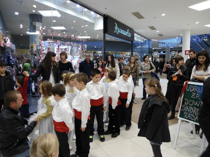 Predbožićna akcija u Suernovi, Foto: Udruga Down Zadarske županije, Anđela Horvat