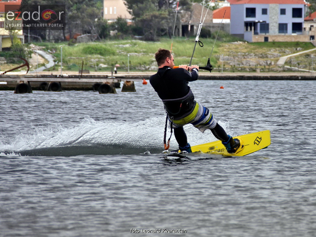 Kiteri guštali u refulima ninske bure Kiteri guštali u refulima ninske bure