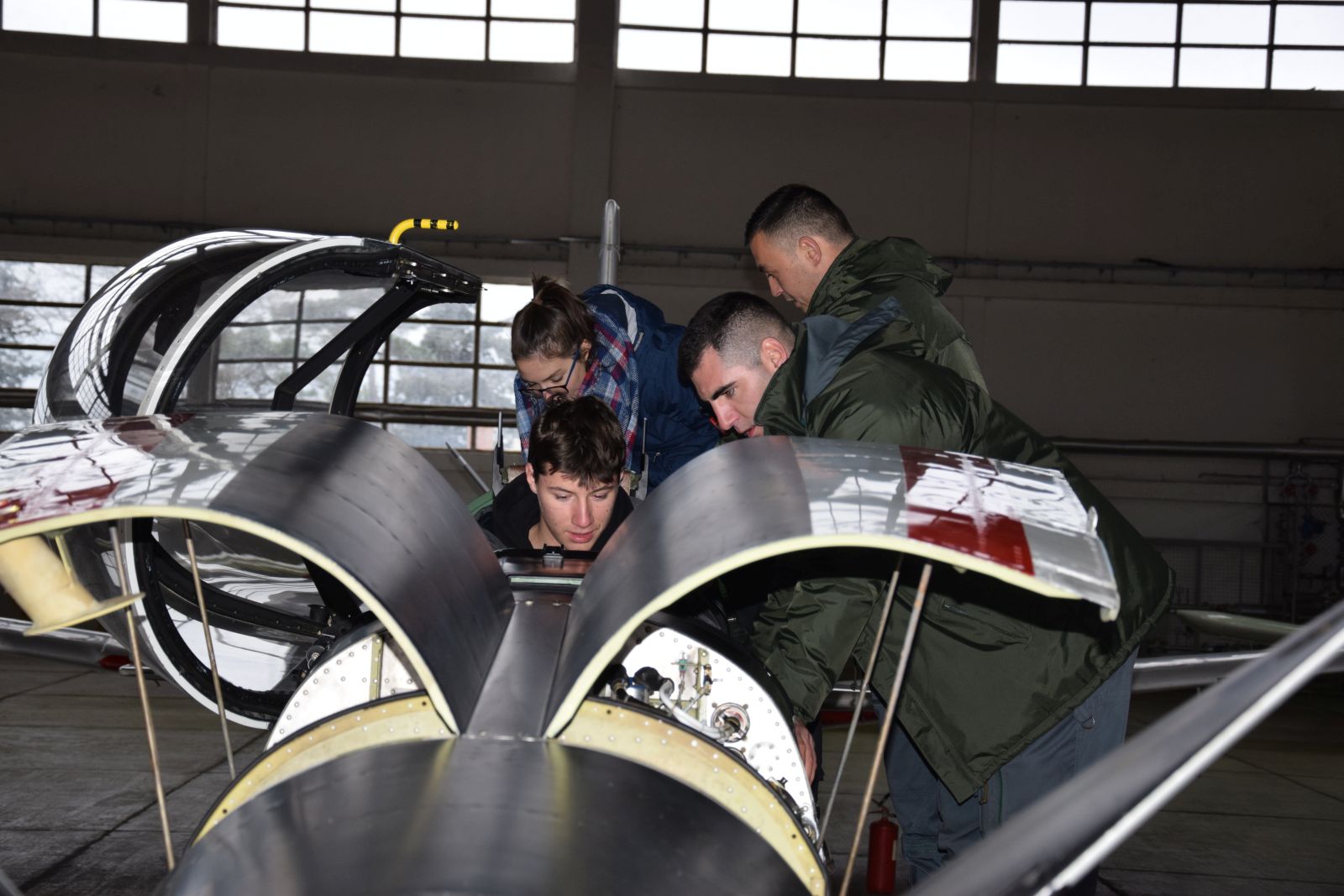 Polaznici Zimske škole u posjeti vojarni “Pukovnik Mirko Vukušić” u Zemuniku