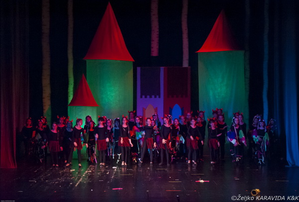 HNK Zadar: Bajka.hr Plesne udruge Gesta, Foto: Željko Karavida HNK Zadar: Bajka.hr Plesne udruge Gesta, Foto: Željko Karavida