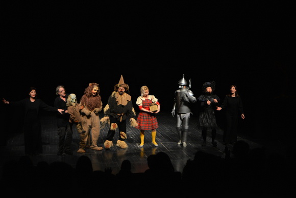 U Kazalištu lutaka Zadar odigrana je predstava “Čarobnjak iz Oza” u režiji Dražena Ferenčine. Foto: Iva Perinčić U Kazalištu lutaka Zadar odigrana je predstava “Čarobnjak iz Oza” u režiji Dražena Ferenčine. Foto: Iva Perinčić