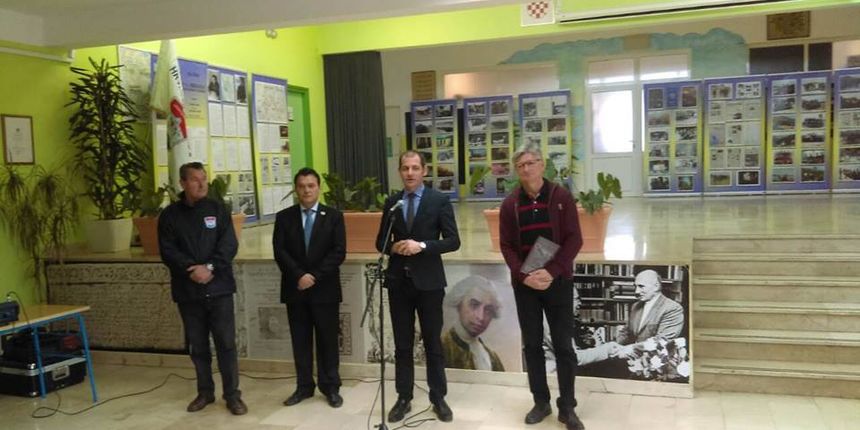 U OŠ Stanovi otvorena izložba o 112. brigadi U OŠ Stanovi otvorena izložba o 112. brigadi