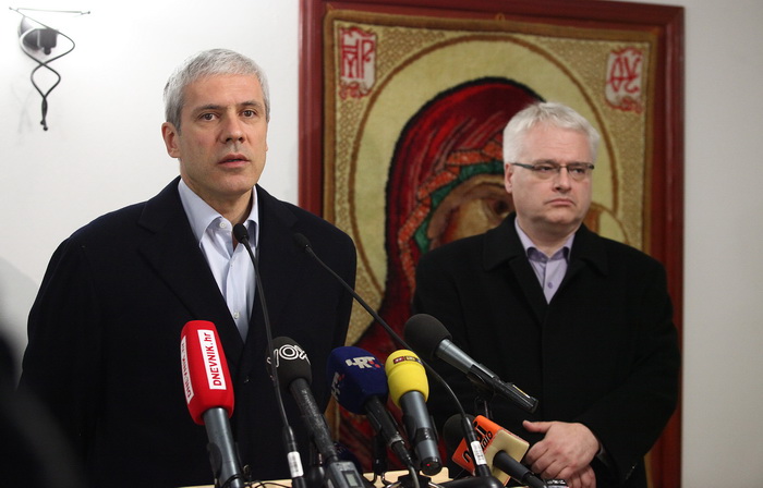 Krupa, 251110.
Boris Tadic i Ivo Josipovic posjetili su manastir Krupa.
Na slici: Boris Tadic i Ivo Josipovic.
Foto: Vladimir Ivanov / CROPIX Krupa, 251110.
Boris Tadic i Ivo Josipovic posjetili su manastir Krupa.
Na slici: Boris Tadic i Ivo Josipovic.
Foto: Vladimir Ivanov / CROPIX