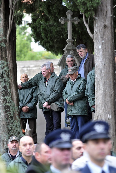 Dubrovnik, 061211.
Povodom proslave dana branitelja predsjednik RH Ivo Josipovic nazocio je polaganju vijenaca palim braniteljima na groblju Boninovo.
Foto: Tonci Plazibat / CROPIX Dubrovnik, 061211.
Povodom proslave dana branitelja predsjednik RH Ivo Josipovic nazocio je polaganju vijenaca palim braniteljima na groblju Boninovo.
Foto: Tonci Plazibat / CROPIX