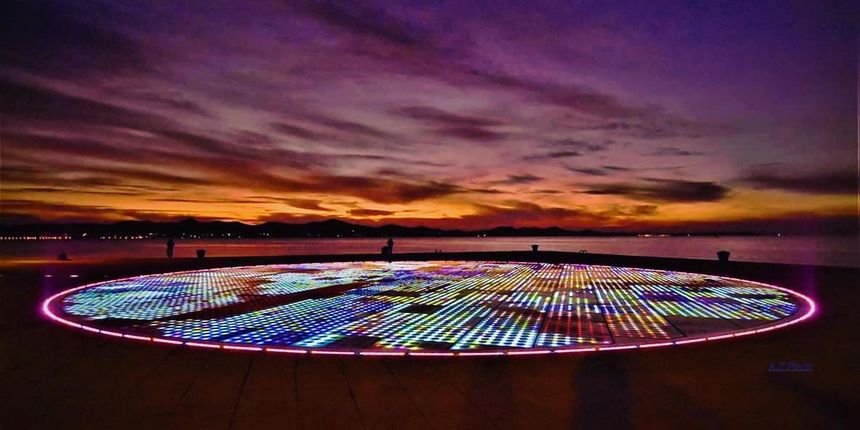 Pozdrav suncu na zadarskoj rivi