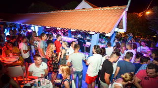 Odlična zabava u Noštromo i Vagabundo barovima na Viru