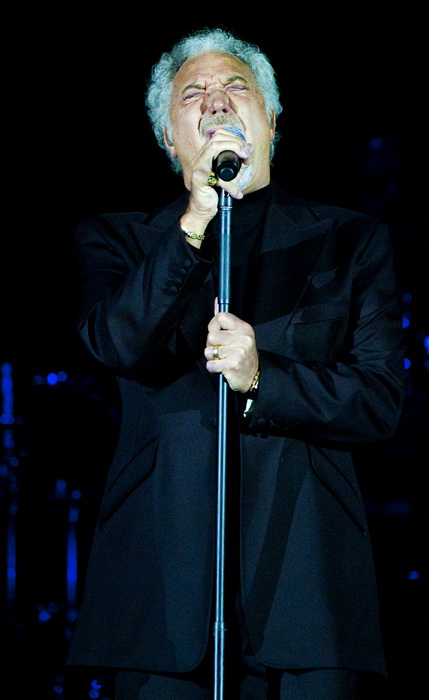 Zagreb, 211111.
Legendarni pjevac Tom Jones, odrzao je veceras koncert u Areni Zagreb u sklopu  Praise & Blame  europske turneje.
Foto: Neja Markicevic / CROPIX
