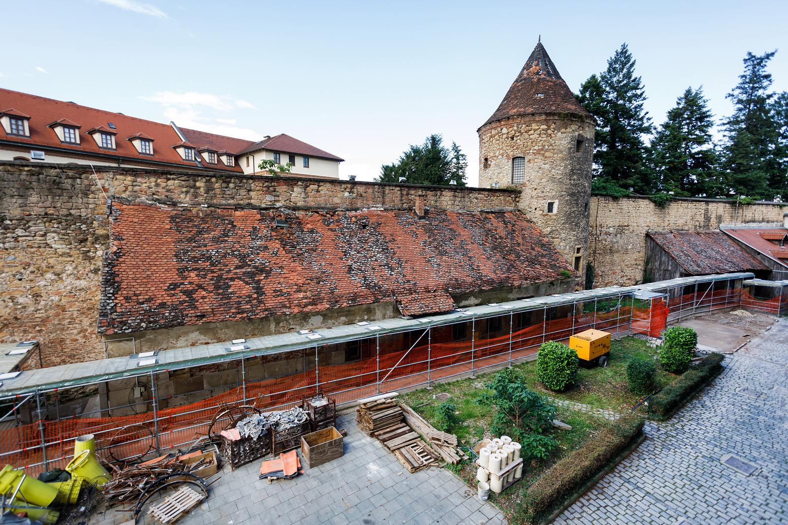 Pogled sa Zagrebačke katedrale na centar grada – Zagreb