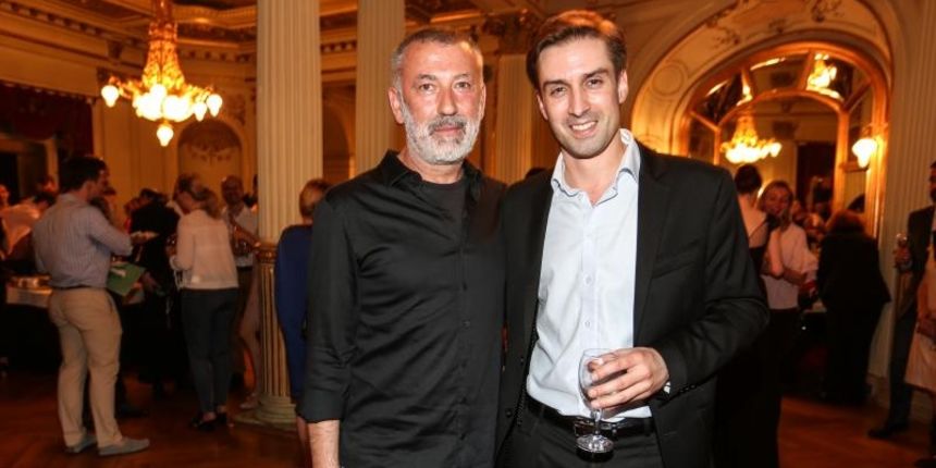 Domjenak nakon premijere baleta Gospoda Glembajevi u Hrvatskom narodnom kazalistu. Ivica Buljan i Leonard Jakovina. Domjenak nakon premijere baleta Gospoda Glembajevi u Hrvatskom narodnom kazalistu. Ivica Buljan i Leonard Jakovina.