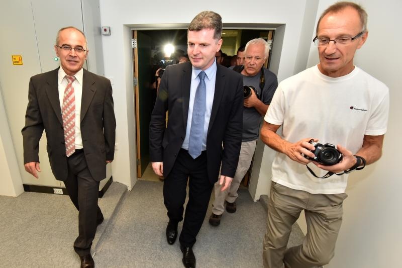 Ministar zdravlja dr. Dario Nakić predao je OB Zadar novi CT uredjaj vrijedan 5,5 milijuna kuna, ciju je nabavu osiguralo ministarstvo. Photo: Dino Stanin/PIXSELL Ministar zdravlja dr. Dario Nakić predao je OB Zadar novi CT uredjaj vrijedan 5,5 milijuna kuna, ciju je nabavu osiguralo ministarstvo. Photo: Dino Stanin/PIXSELL