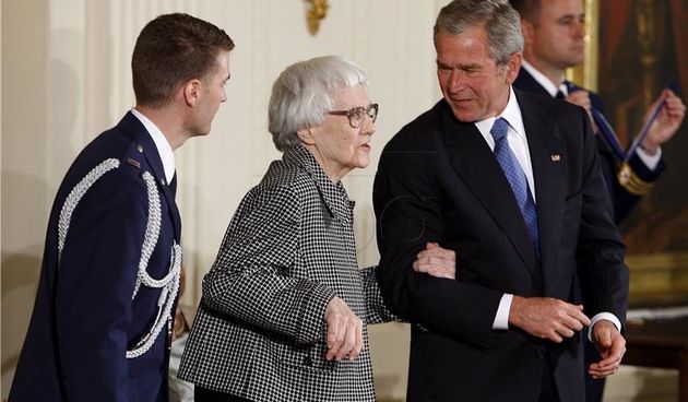 Harper Lee, autorica romana Ubiti pticu rugalicu. Foto. Hina