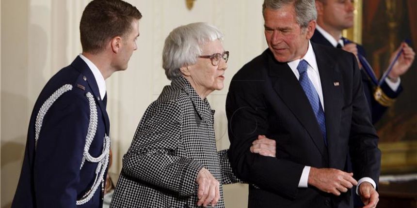 Harper Lee, autorica romana Ubiti pticu rugalicu. Foto. Hina