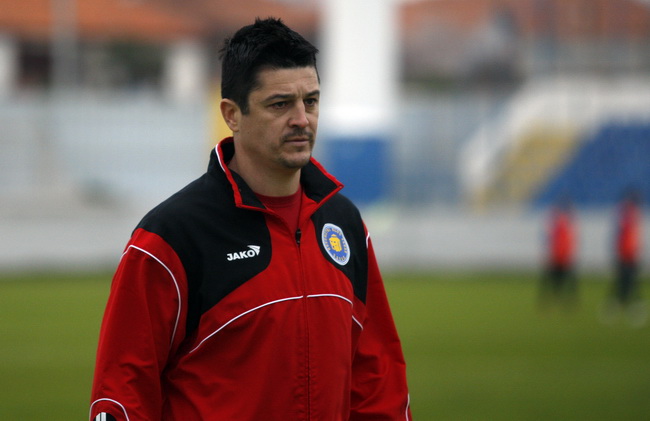 Zadar, 200310
Nogometna utakmica  T Com 1.HNL NK Zadar – NK Medjimurje. Stadion Stanovi u Zadru. 
Trener Zadra Dalibor Zebic.
Foto: Jure Miskovic / CROPIX