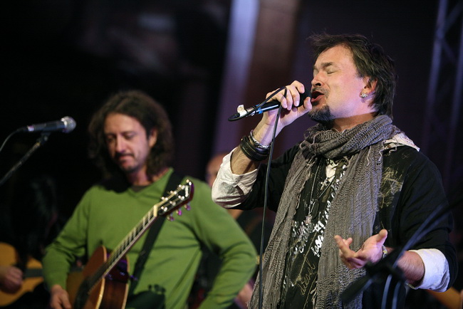 Zagreb, 031209.
Premijera spota za hit singl “Zedjam” Zlatana Stipisica Gibannija u Hrvatskom drzavnom arhivu. Na promociji je Gibonni potpisao ugovor s T Mobilom.
Foto: Sandra Simunovic / CROPIX Zagreb, 031209.
Premijera spota za hit singl “Zedjam” Zlatana Stipisica Gibannija u Hrvatskom drzavnom arhivu. Na promociji je Gibonni potpisao ugovor s T Mobilom.
Foto: Sandra Simunovic / CROPIX