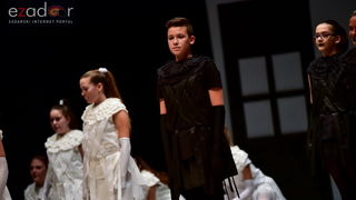 Predstava “Odgojoj” Plesne udruge Gesta u HNK Zadar