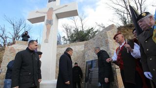 Maslenica: Otkrivanje spomen obilježja križa za poginule hrvatske branitelje u VRO Maslenica ´93, Foto: Filip Brala/PIXSELL