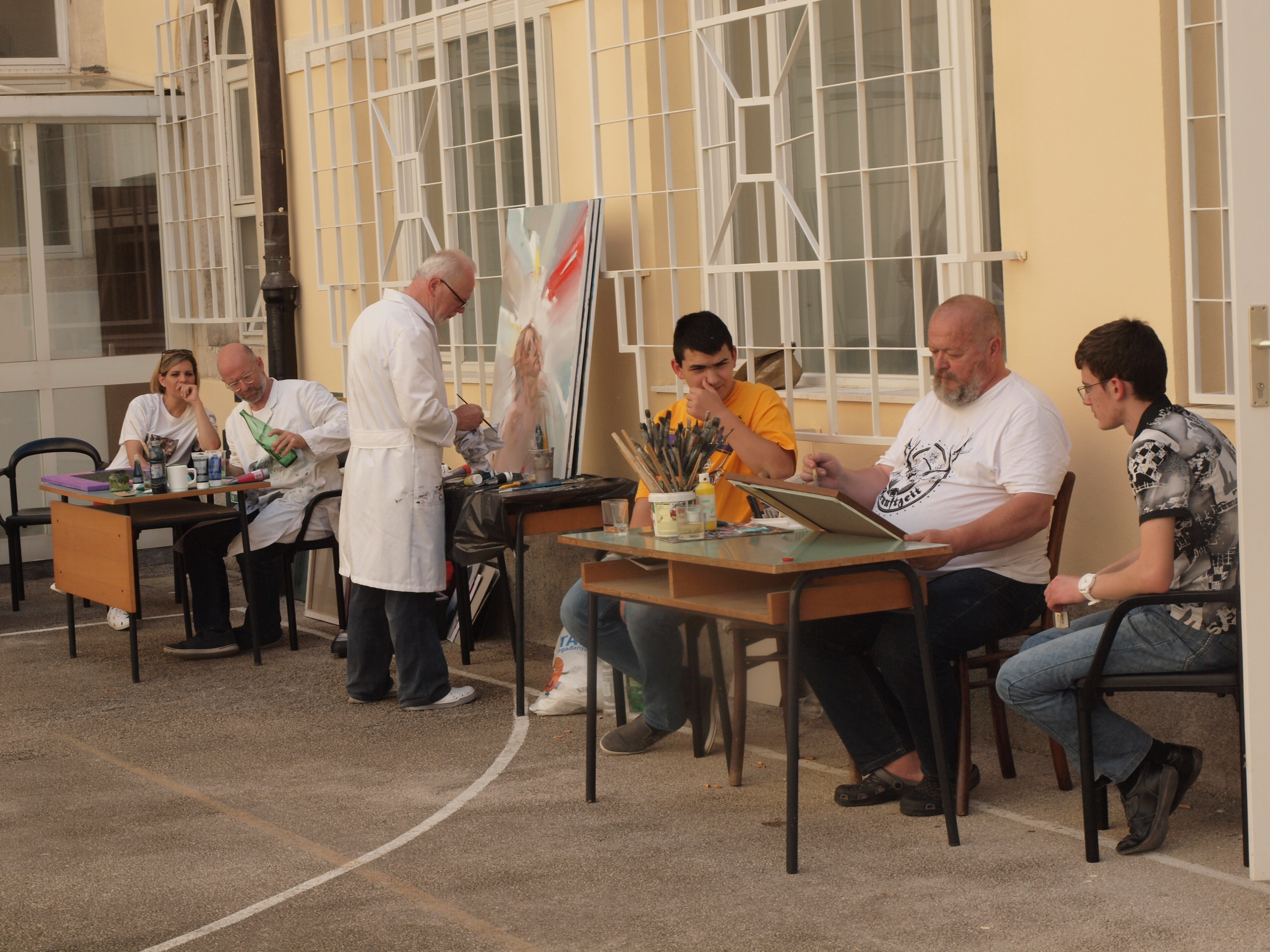 Prva likovna kolonija ‘Zmajević’ završena je u svom trodnevnom održavanju u nedjelju 28. svibnja u Nadbiskupskom sjemeništu ‘Zmajević’ u Zadru.