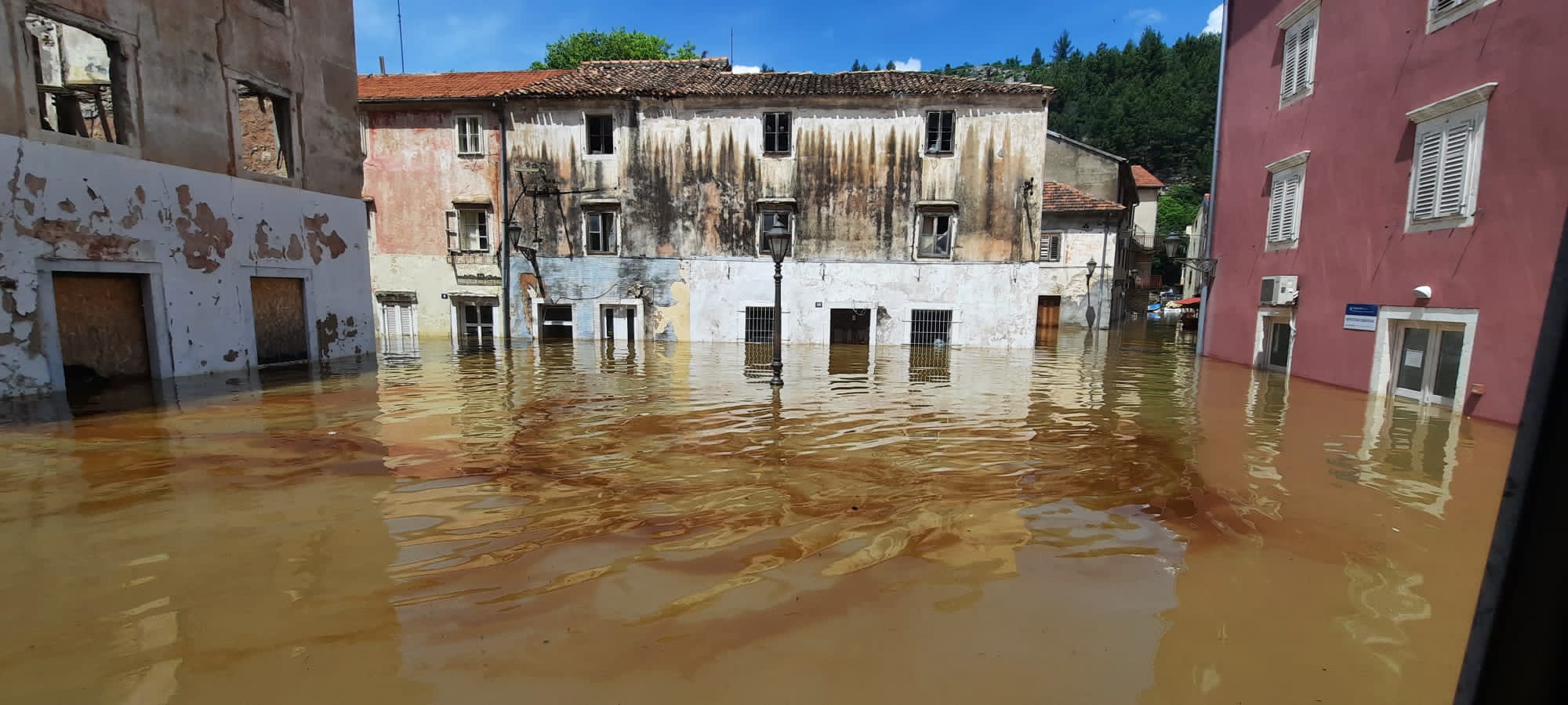 Obrovac: Zrmanja dosegnula nikad zabilježen vodostaj
