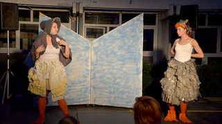 Ružno pače u izvedbi Dragon Teatra Ružno pače u izvedbi Dragon Teatra