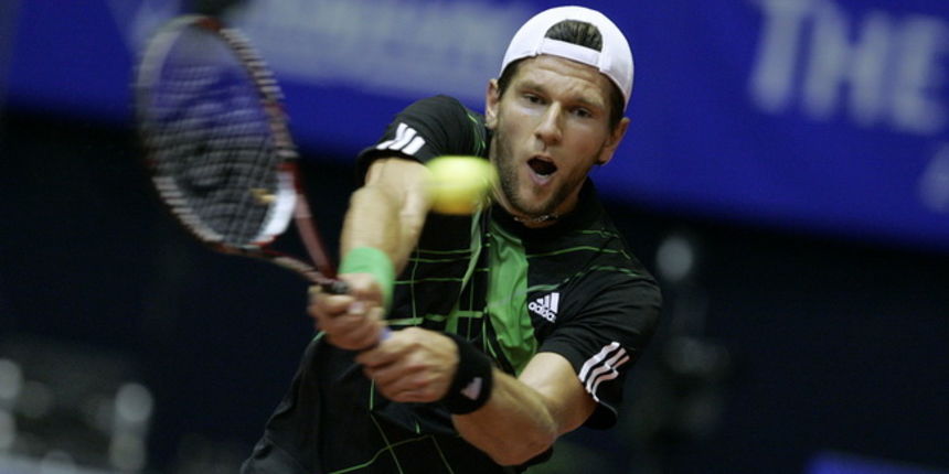 Zagreb, 010210.
U Domu sportova se od 01.02.-07.02. odrzava teniski turnir PBZ Zagreb Indoors.
Odigran je mec izmedju austrijanca Jurgen Melzera i njemca Daniela Brandsa u kojem je slavio austrijanac sa 2:0 u setovima.
Na fotografiji: Jurgen Melzer.
Foto: Zagreb, 010210.
U Domu sportova se od 01.02.-07.02. odrzava teniski turnir PBZ Zagreb Indoors.
Odigran je mec izmedju austrijanca Jurgen Melzera i njemca Daniela Brandsa u kojem je slavio austrijanac sa 2:0 u setovima.
Na fotografiji: Jurgen Melzer.
Foto: