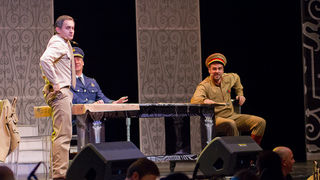 Mjuzikl “Jalta, Jalta” na Višnjiku, foto: Darko Belančić Mjuzikl “Jalta, Jalta” na Višnjiku, foto: Darko Belančić