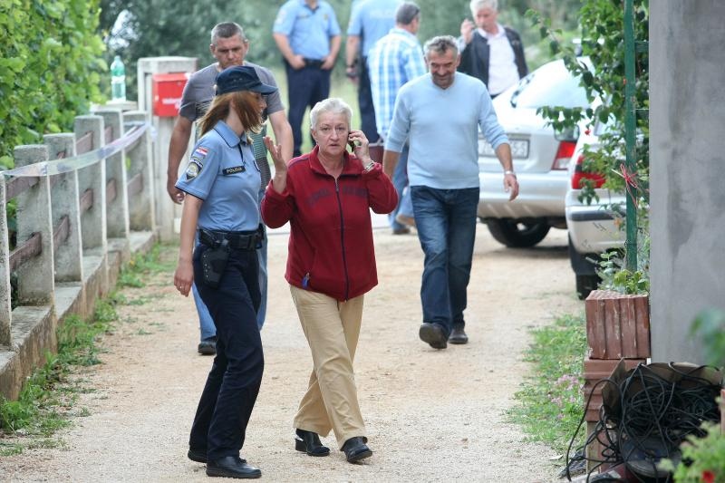 Sveti Filip i Jakov: Brutalna deložacija majke i sina Sveti Filip i Jakov: Brutalna deložacija majke i sina