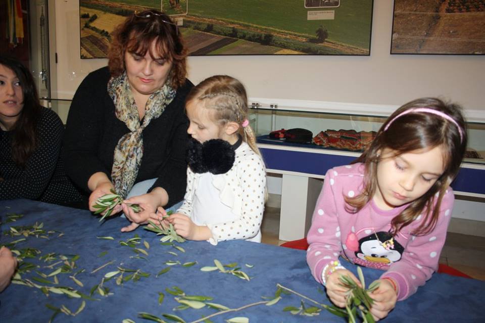 Radionica pletenja maslininih grančica, foto: NMZ arhiva Radionica pletenja maslininih grančica, foto: NMZ arhiva