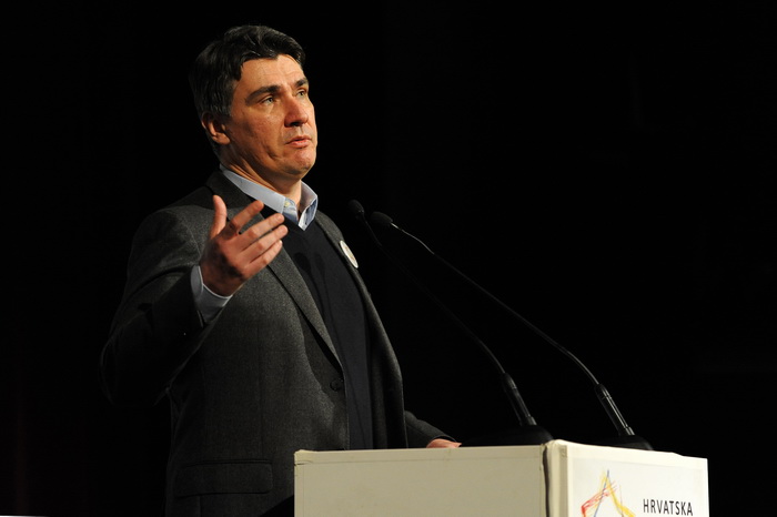 Zadar, 050413.
Veceras je u HNK Zadar odrzano predstavljanje liste koalicije SDP-HNS-HSU za Europski parlament. Na predstavljanju su govorili predsjednik SDP-a Zoran Milanovic, predsjednica HNS-a Vesna Pusic, predsjednik HSU-a Silvano Hrelja, te prvi na l Zadar, 050413.
Veceras je u HNK Zadar odrzano predstavljanje liste koalicije SDP-HNS-HSU za Europski parlament. Na predstavljanju su govorili predsjednik SDP-a Zoran Milanovic, predsjednica HNS-a Vesna Pusic, predsjednik HSU-a Silvano Hrelja, te prvi na l