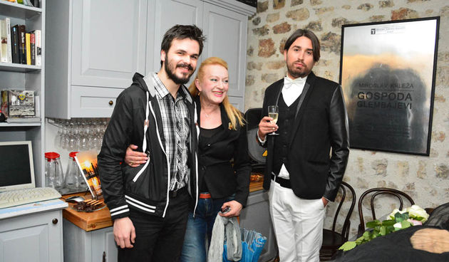 U caffe galeriji “Đina” otvorena izložba “Gospoda Glembajevi”