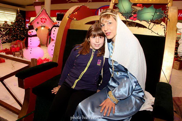 Sv. Luce razveselila mališane u Supernova centru, Foto: Iva Perinčić Sv. Luce razveselila mališane u Supernova centru, Foto: Iva Perinčić