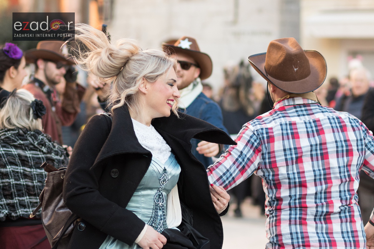 Zadarski karneval 2018: Povorka maškaranih skupina od Gradskih vrata preko Foruma do Narodnog trga Zadarski karneval 2018: Povorka maškaranih skupina od Gradskih vrata preko Foruma do Narodnog trga