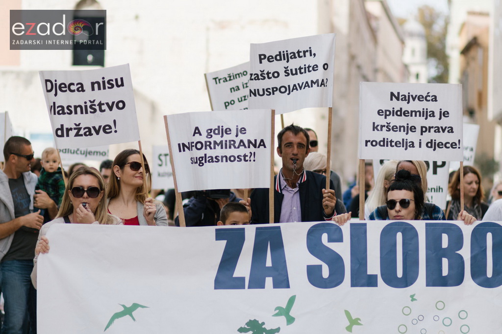 Prosvjedni skup roditelja protiv politike obaveznog cijepljenja Prosvjedni skup roditelja protiv politike obaveznog cijepljenja