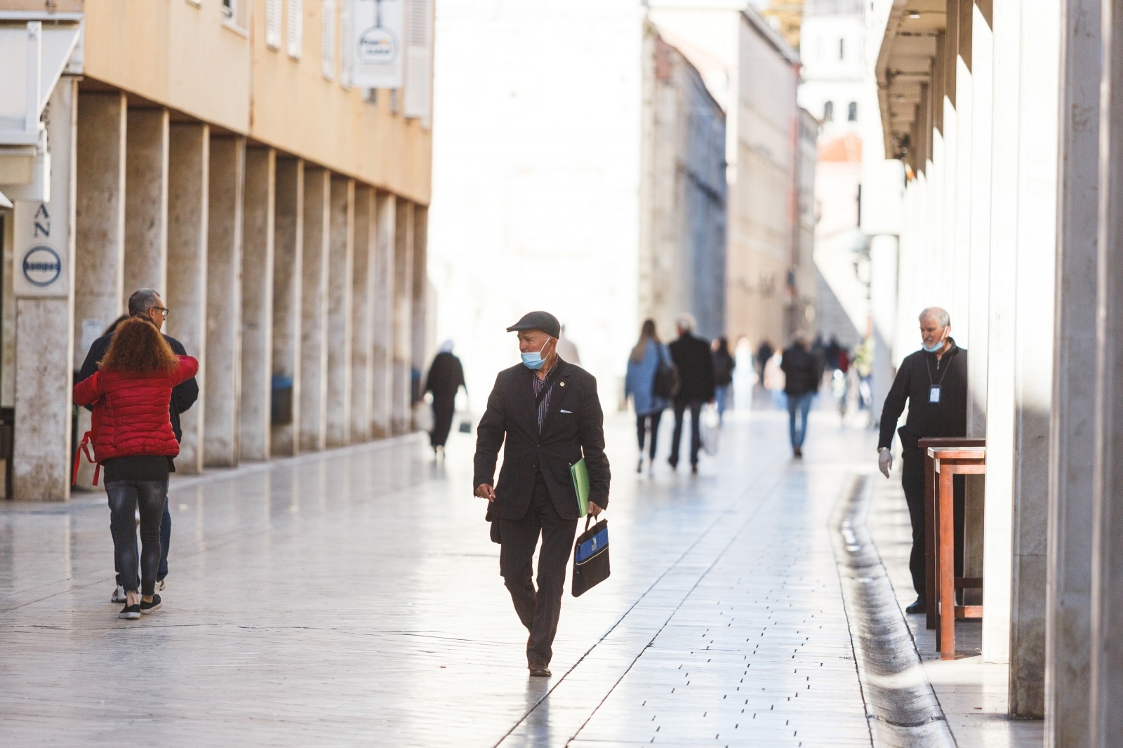 Zatvorene butige i poluprazan zadarski Poluotok Zatvorene butige i poluprazan zadarski Poluotok