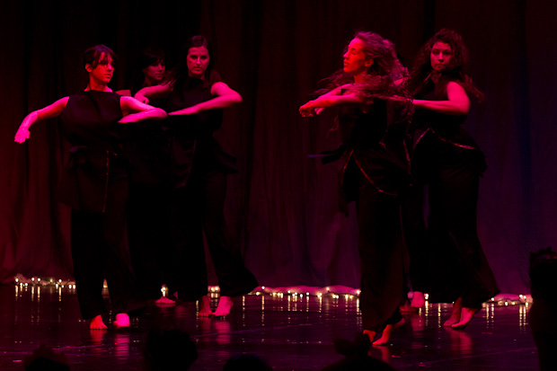 Plesna čestitka Zadarskog plesnog ansambla, Foto: Leo Banić Plesna čestitka Zadarskog plesnog ansambla, Foto: Leo Banić